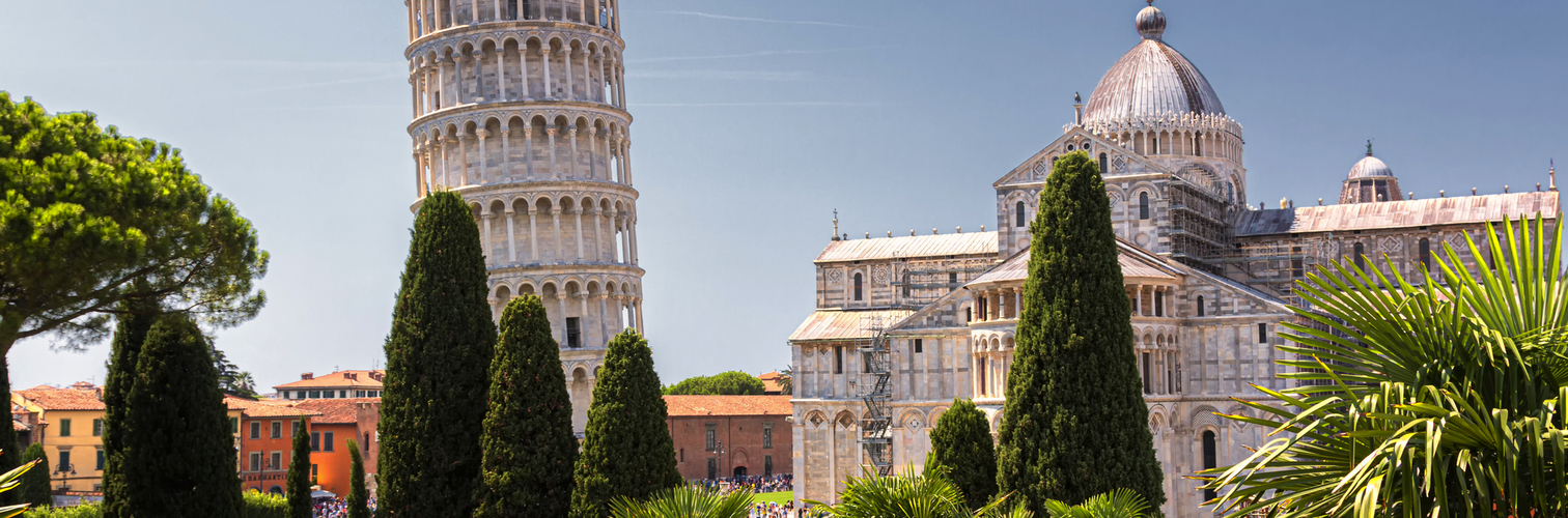 Schiefer Turm und Dom Santa Maria Assunta am Piazza dei Miracoli in Pisa, Italien
