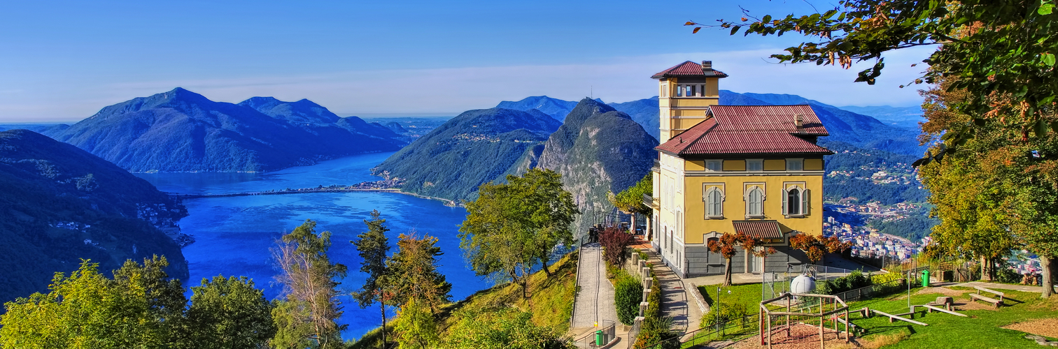 Blick vom Monte Bre auf Luganer See und den Monte San Salvatore in der Schweiz