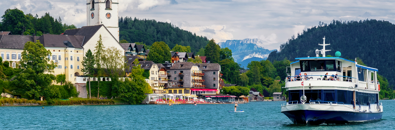 Sankt Wolfgang am Wolfgangsee mit Boot im Salzkammergut, Österreich