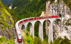 Bernina Express auf dem Landwasserviadukt