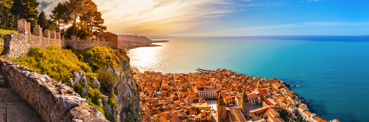 Cefalu, Ferienort an der Tyrrhenischen Küste Siziliens