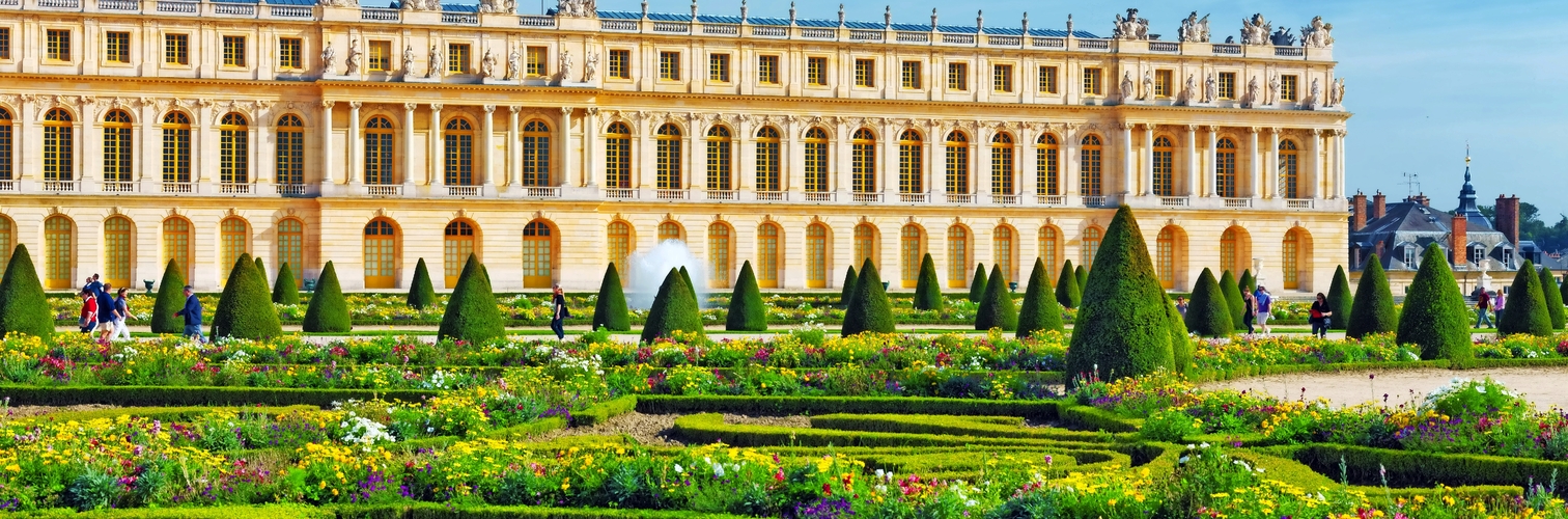 Parkanlage vor der königlichen Residenz in Versailles
