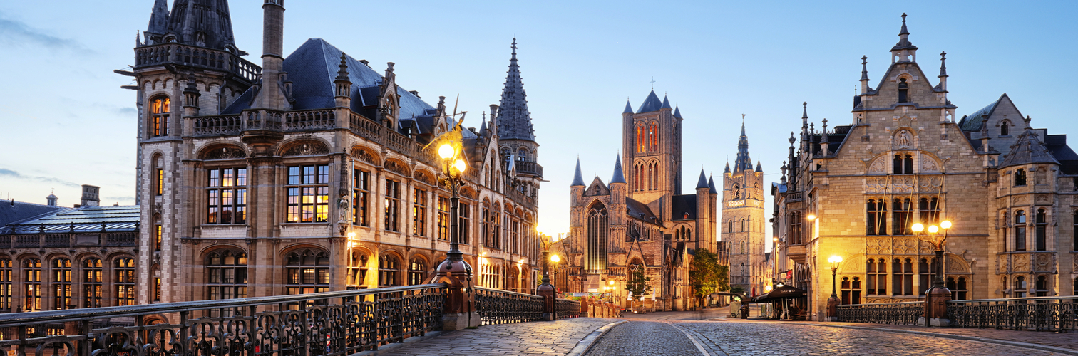 Belgiens historische Stadt Gent bei Sonnenuntergang