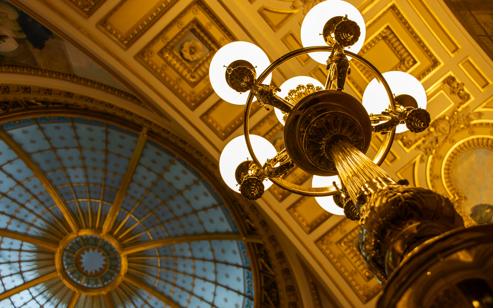 die goldene Kuppel des Nationalmuseums in Prag