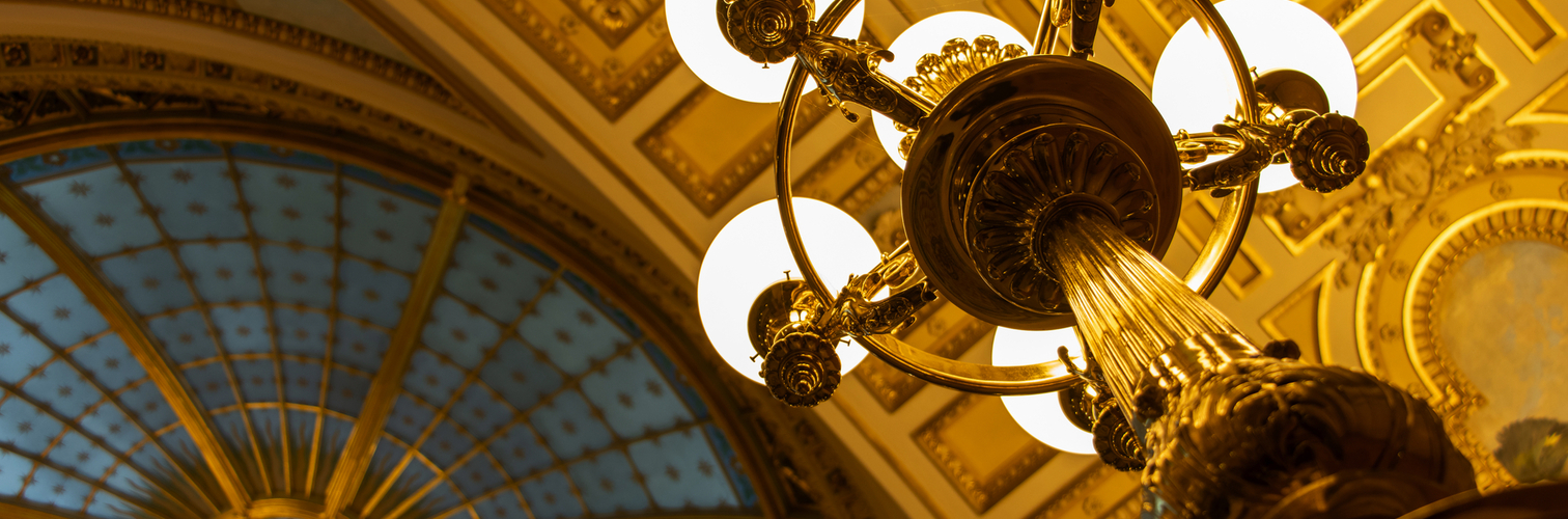 die goldene Kuppel des Nationalmuseums in Prag