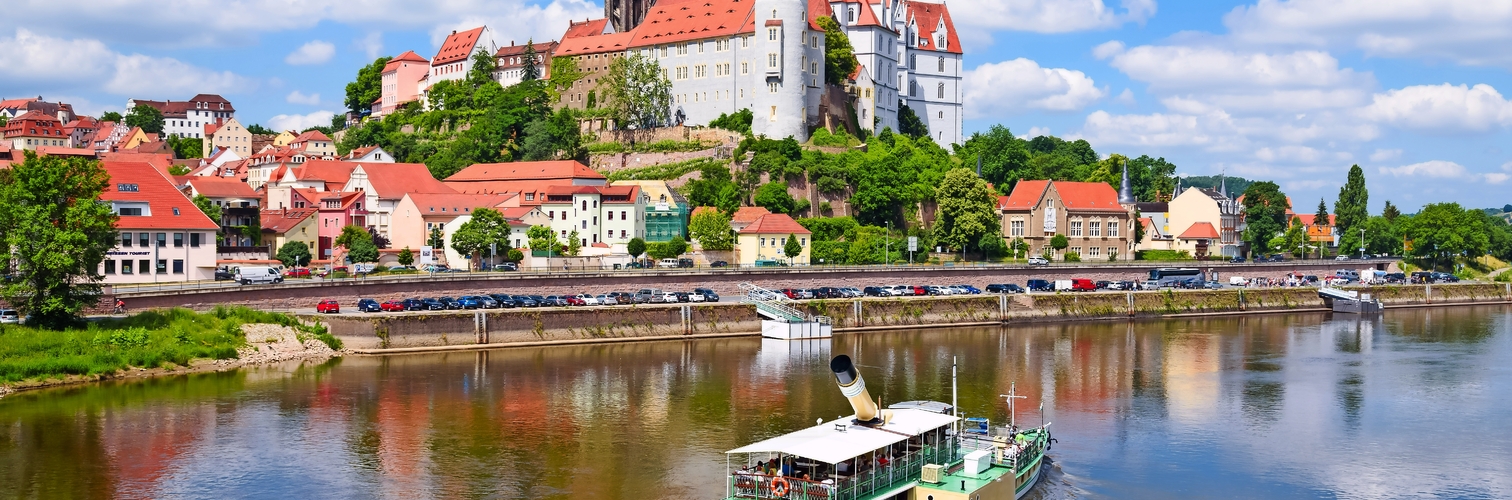 Albrechtsburg Meissen mit Raddampfer auf der Elbe