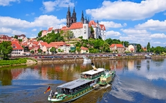 Albrechtsburg Meissen mit Raddampfer auf der Elbe
