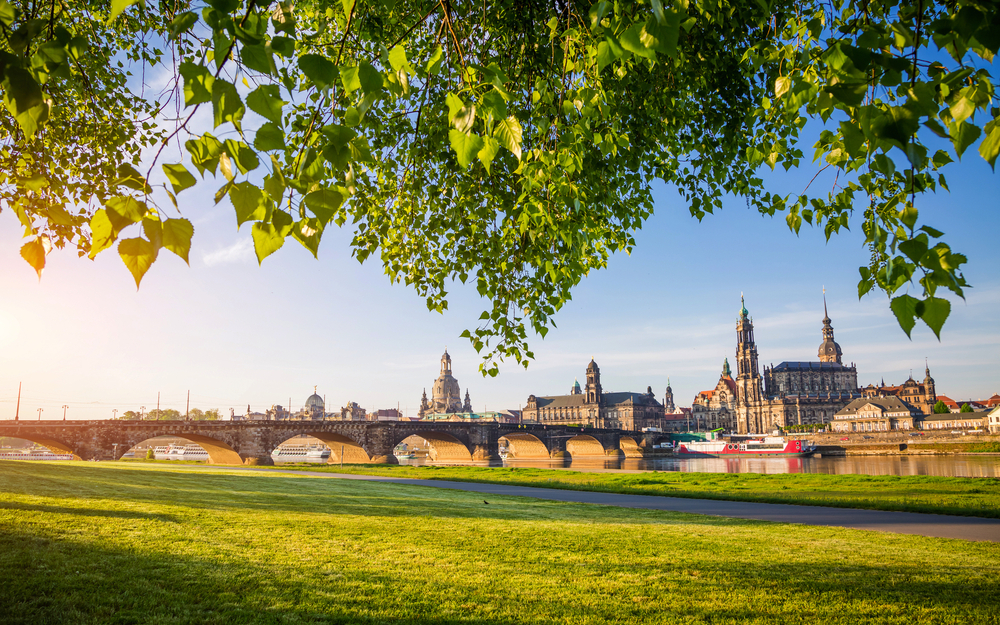 Ufer der Stadt Dresden an der Elbe