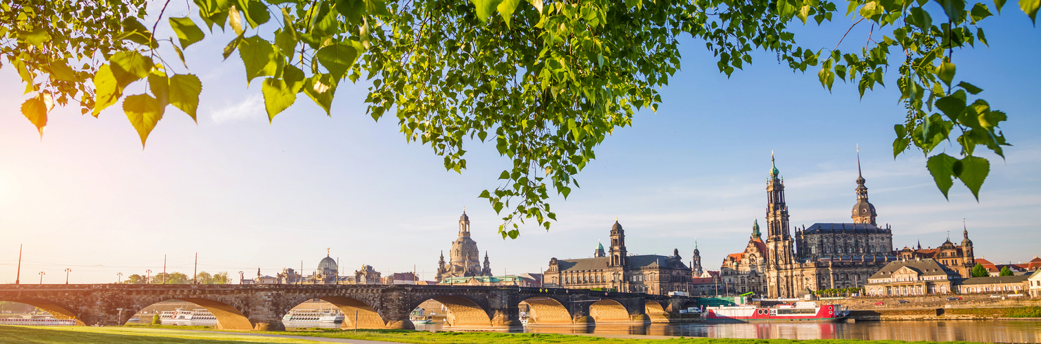 Ufer der Stadt Dresden an der Elbe