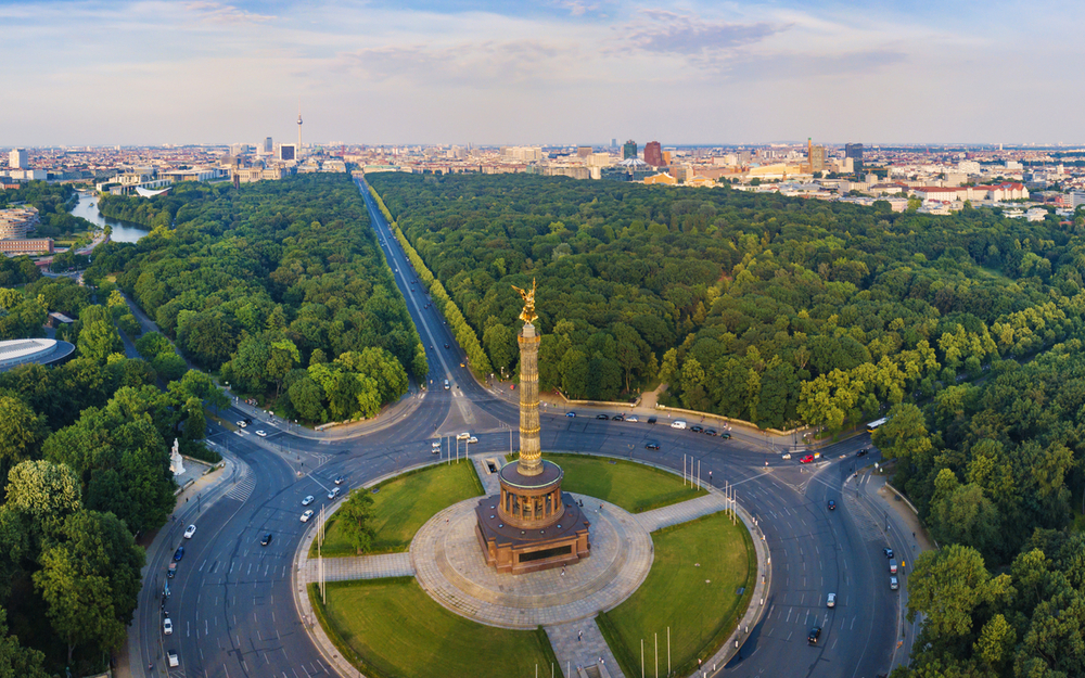 iegessäule mit Blick auf die Stadt Berlin