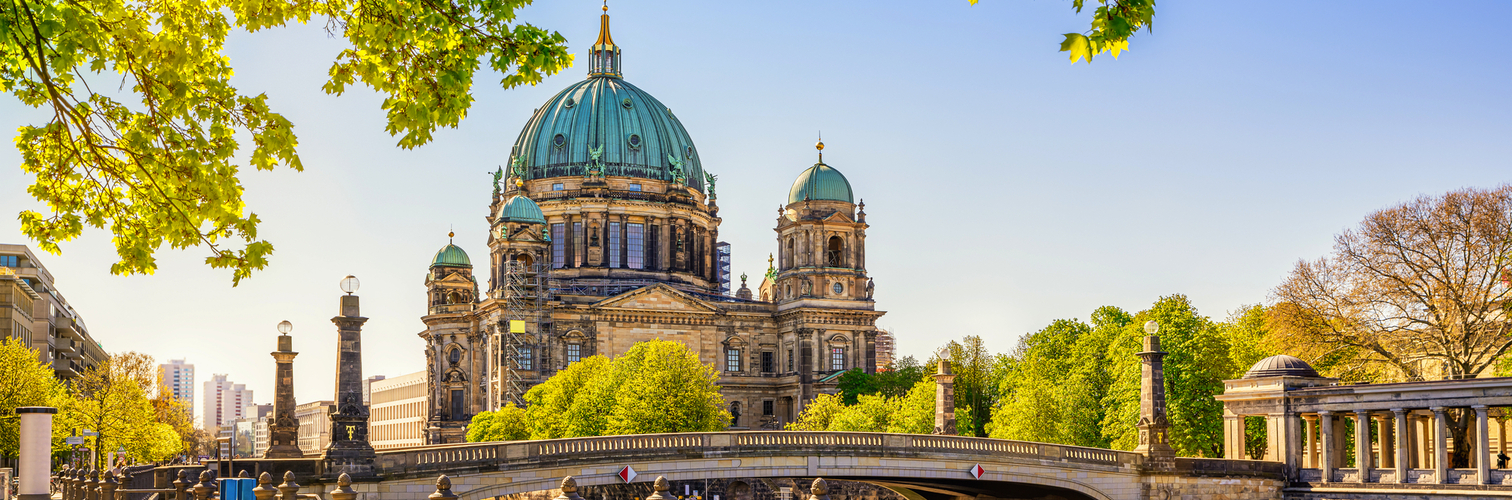 Berliner Dom im Sommer
