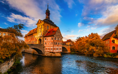 Herbstlandschaft mit dem Alten Rathaus von Bamberg