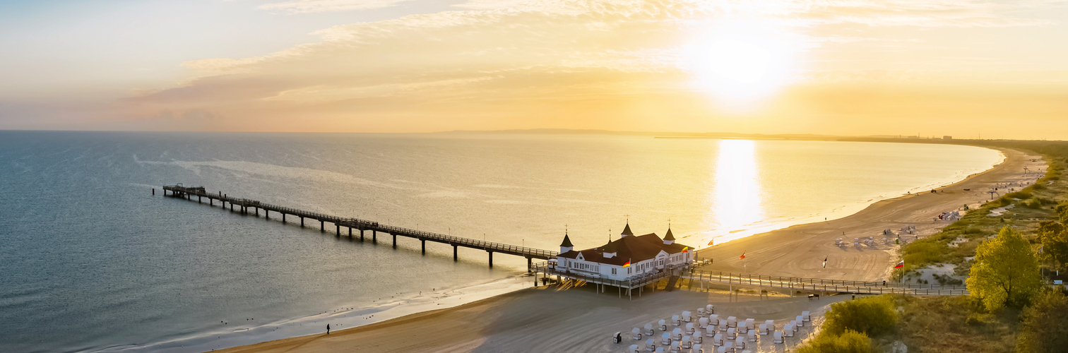 Sonnenaufgang am Ahlbecker Strand mit Seebrücke