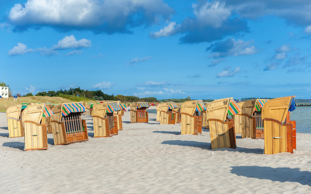 Südstrand mit Strandkörben in Burgtiefe auf der Insel Fehmarn