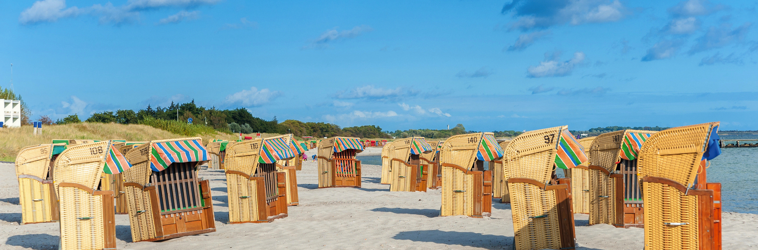 Südstrand mit Strandkörben in Burgtiefe auf der Insel Fehmarn