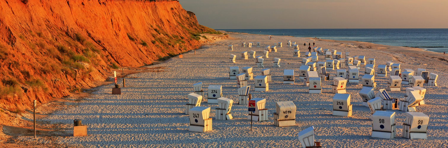 Strand mit Strandkörben am Roten Kliff bei Kampen auf Sylt, Deutschland