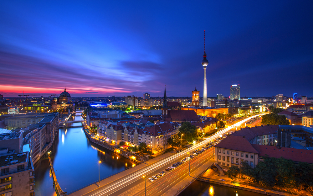 Skyline von Berlin mit Nikolaiviertel, Berliner Dom und Fernsehturm