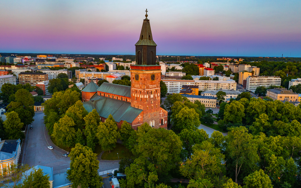 Sonnenuntergang über der Kathedrale in Turku
