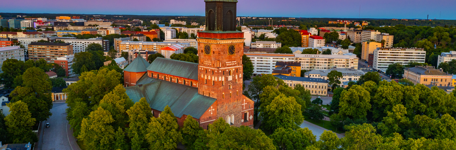 Sonnenuntergang über der Kathedrale in Turku