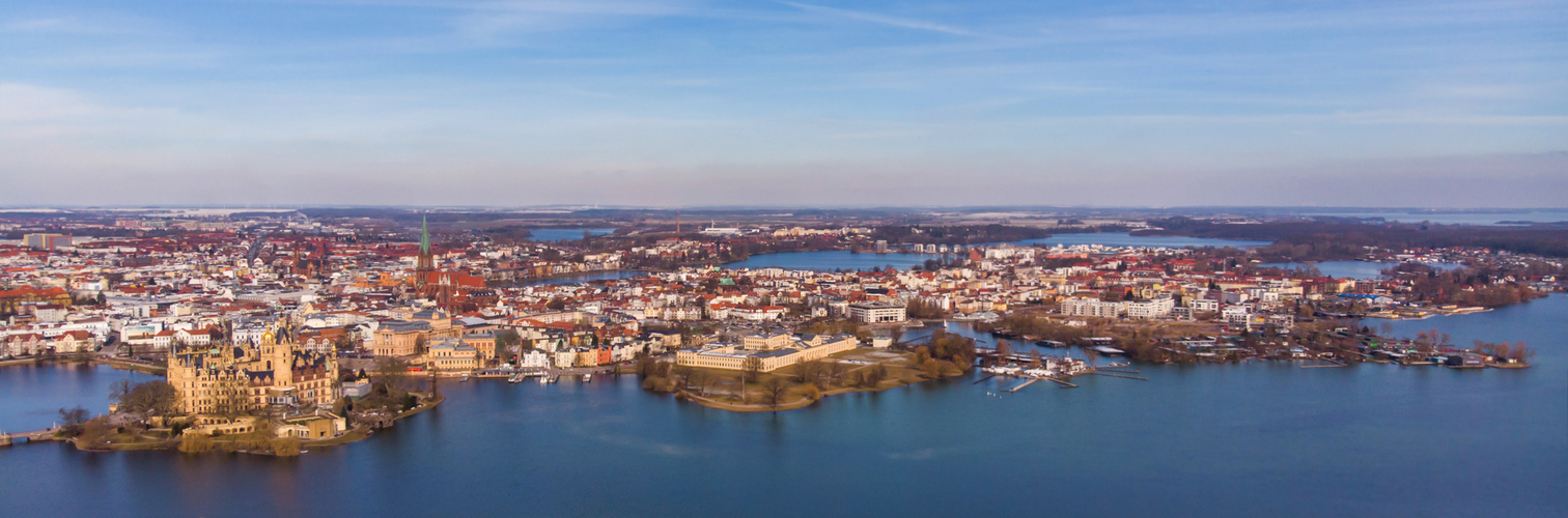 Luftbild von Schwerin im Winter