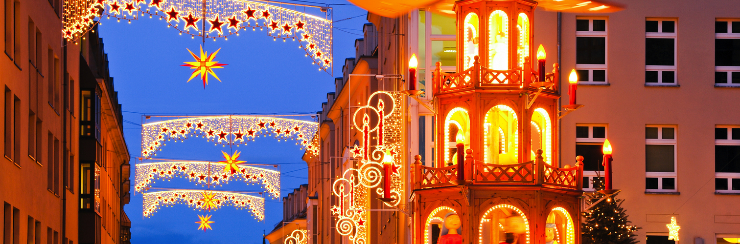 Weihnachtsmarkt auf dem Neumarkt in Dresden, Deutschland