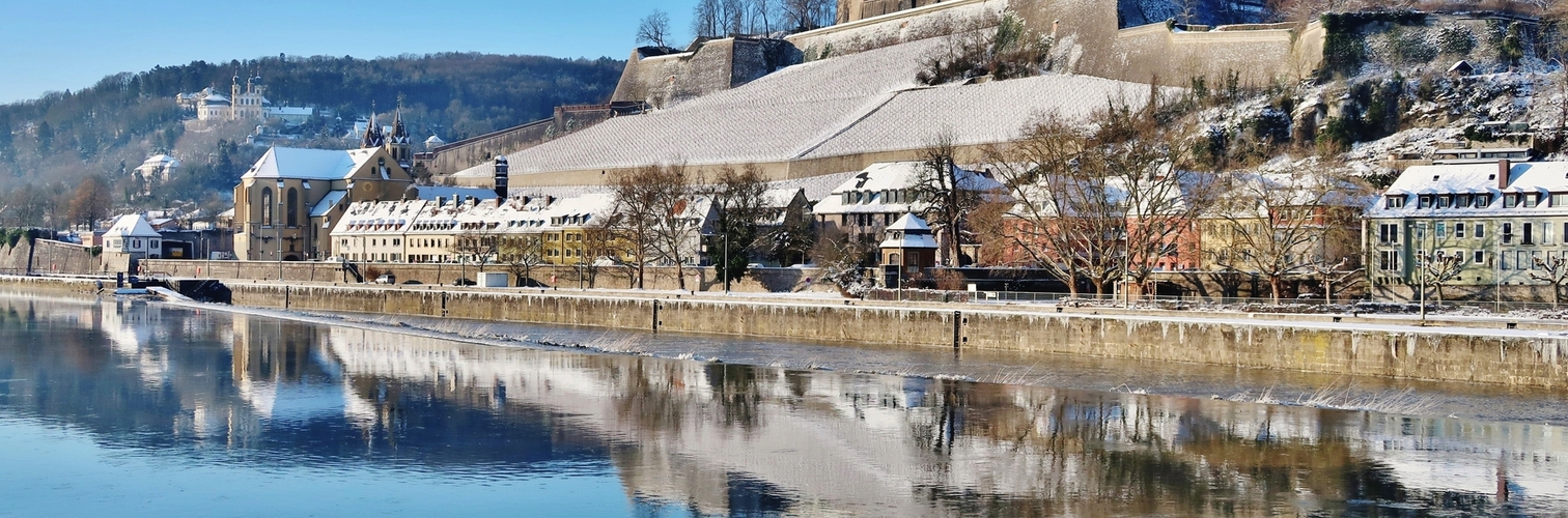 Main und Festung Marienberg im Winter
