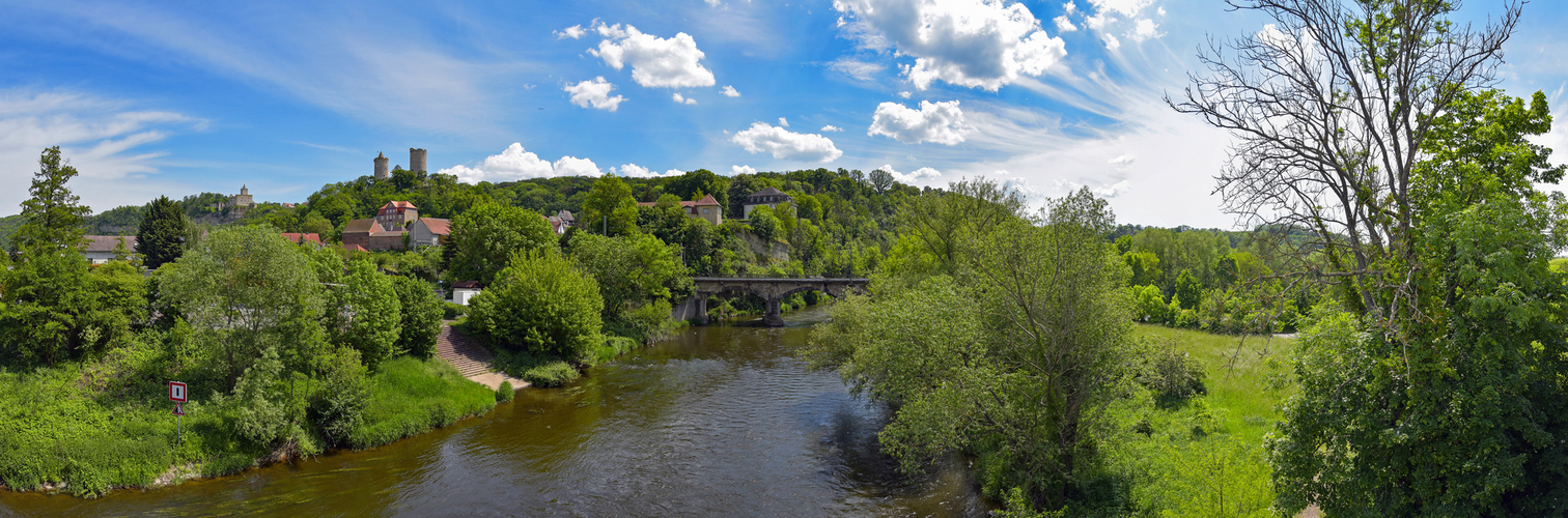 Panorama der Saale mit Burg Saaleck und Rudelsburg