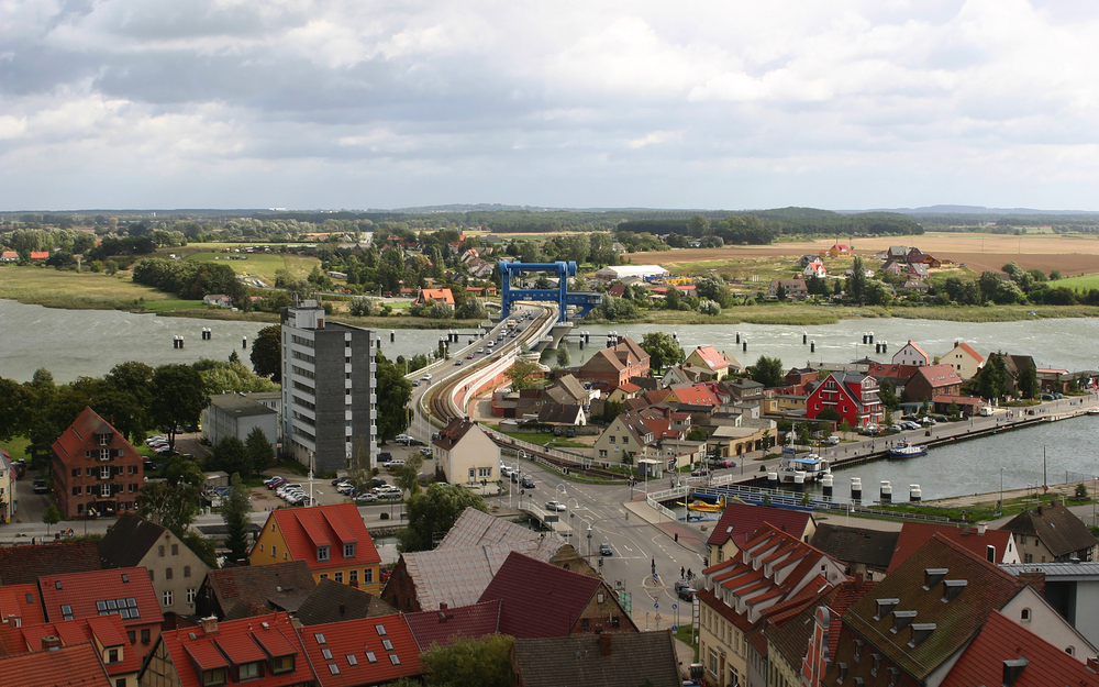 Blick über Wolgast zur Blauen Brücke