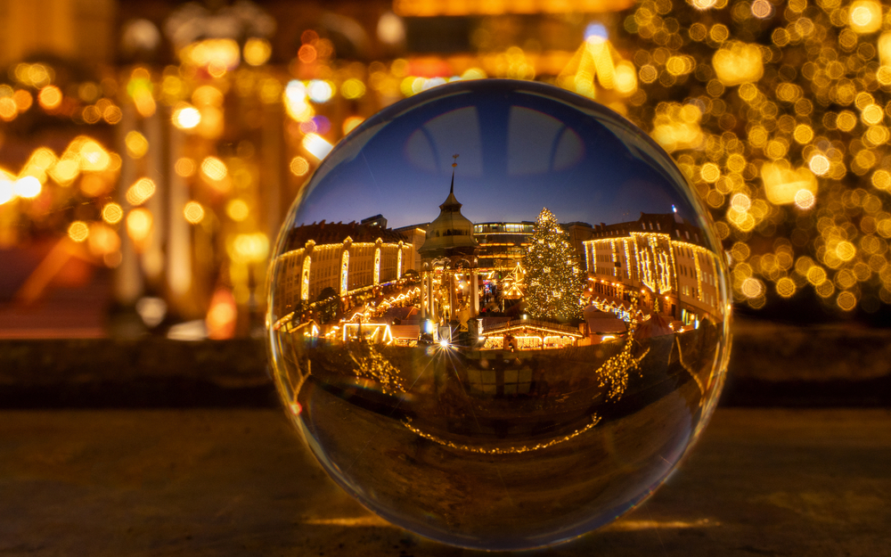 Magdeburger Weihnachtsmarkt in der Lichterkugel