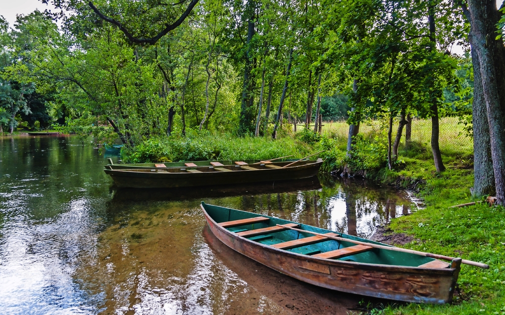 Boote auf der Krutynia in den Masuren