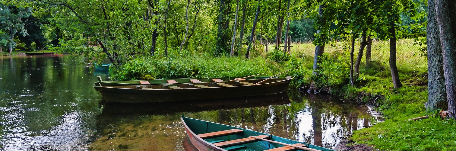 Boote auf der Krutynia in den Masuren