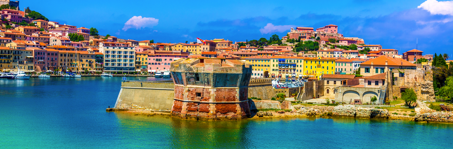 Panoramablick über die Stadt Portoferraio auf der Insel Elba