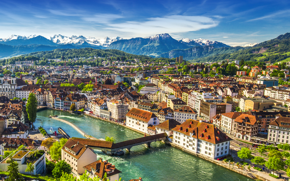 Berg Pilatus und historisches Stadtzentrum von Luzern