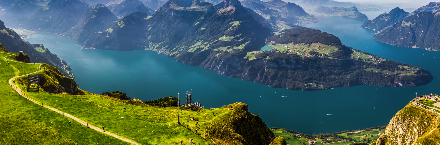 Aussicht auf den Vierwaldstättersee mit Rigi und Pilatus, Brunnenstadt vom Fronalpstock