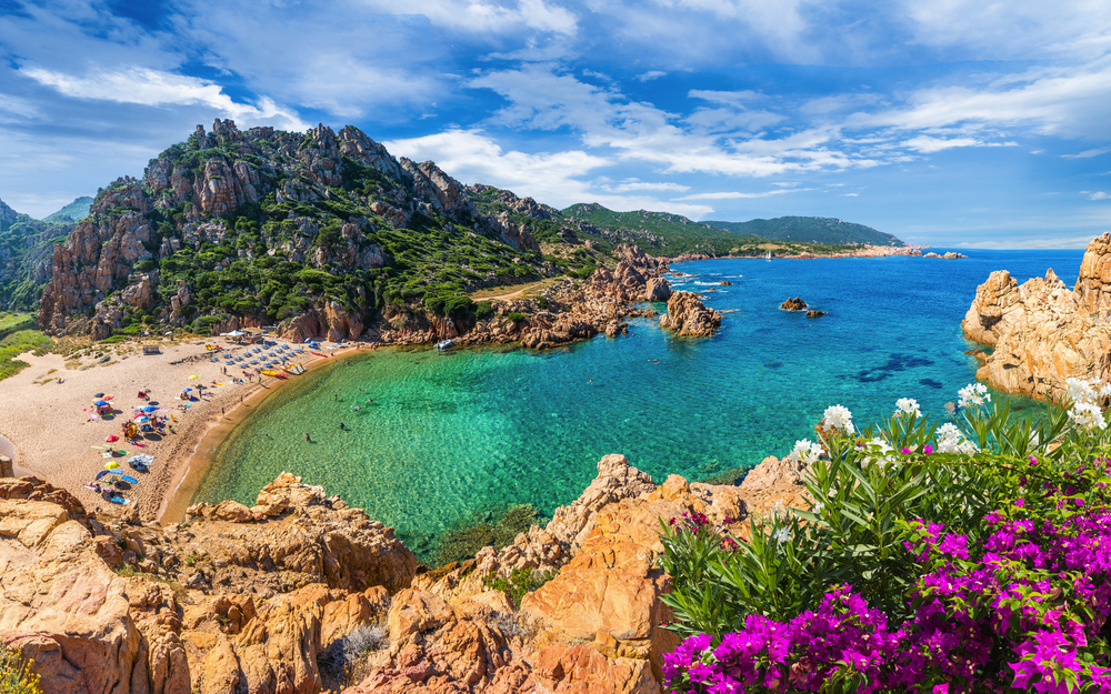 kristallklares Wasser am Strand von Li Cossi, Sardinien