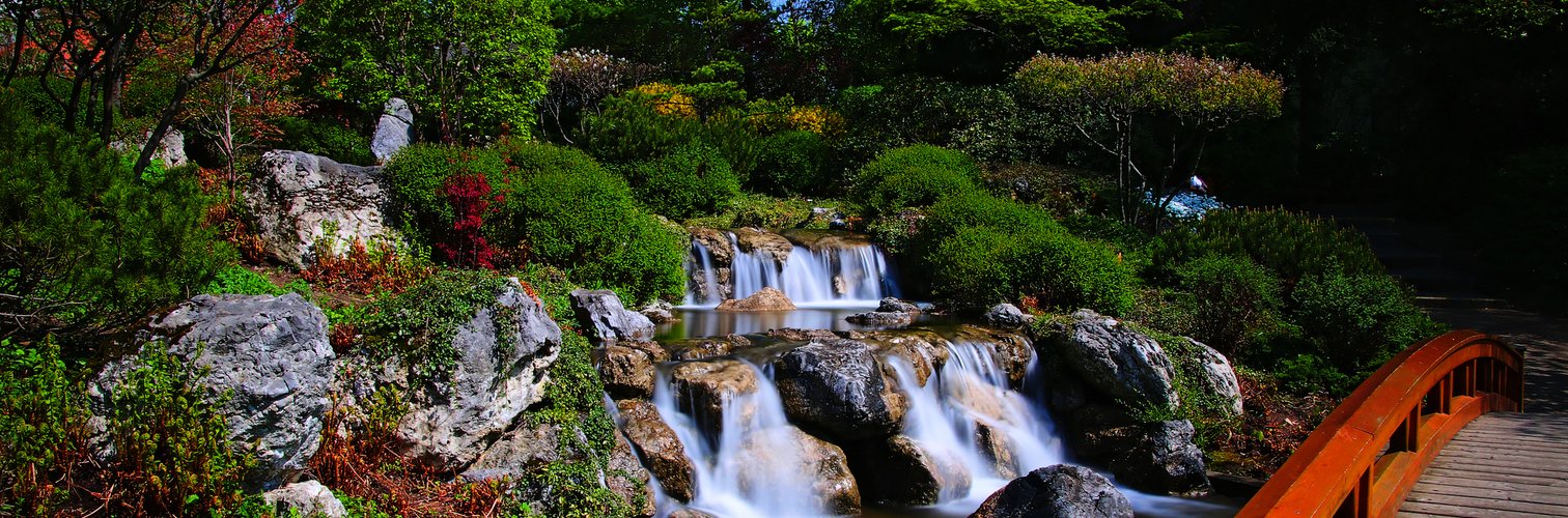 Wasserfall im Setagaya Park in Wien