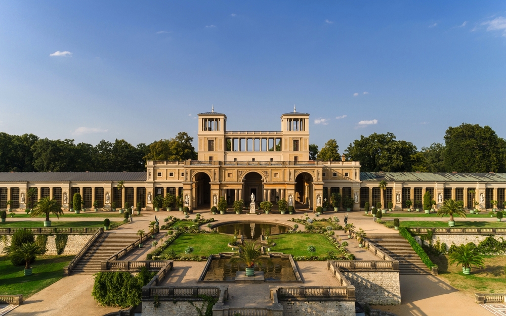 Orangerieschloss im Park Sanssouci in Potsdam, Außenansicht im Stil der italienischen Renaissance.